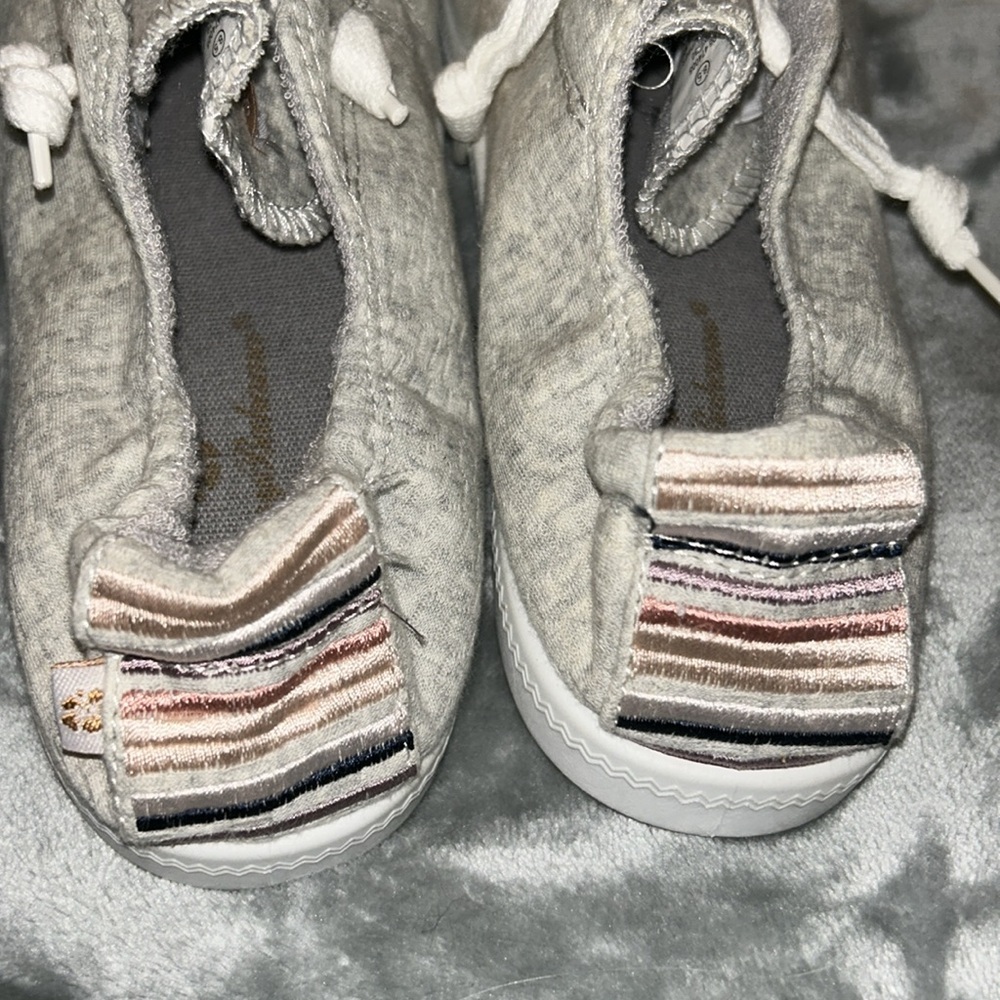 Tommy Bahama White & Gray Memory Foam Sneakers - Picture 2 of 7